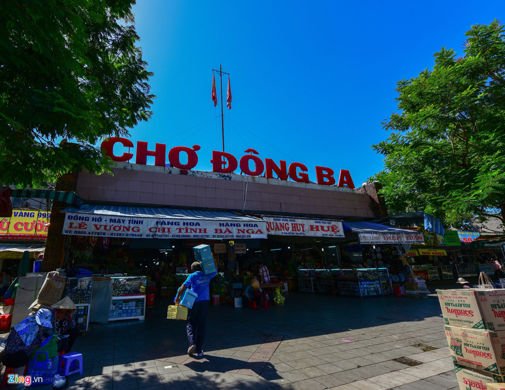 ben trong cho dong ba 120 tuoi xap xe va chua co giai phap cai tao