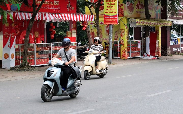 ram thang 8 can ke tiem banh trung thu van doi khach