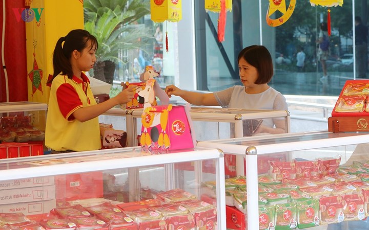 ram thang 8 can ke tiem banh trung thu van doi khach
