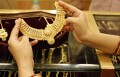 Giá vàng hôm nay 3/11: Vàng giảm giá, ngân hàng mua vào