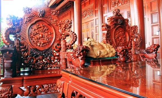 chiem nguong nhung bo ban ghe tien ty dai gia moi dam tau