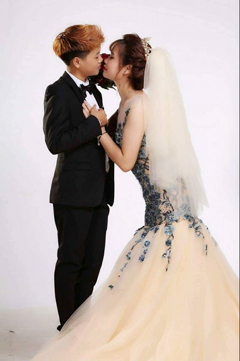 bo anh cuoi lang man cua cap doi dong tinh nu chup truoc come out sau