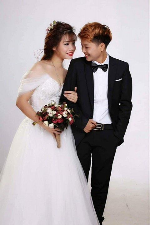 bo anh cuoi lang man cua cap doi dong tinh nu chup truoc come out sau