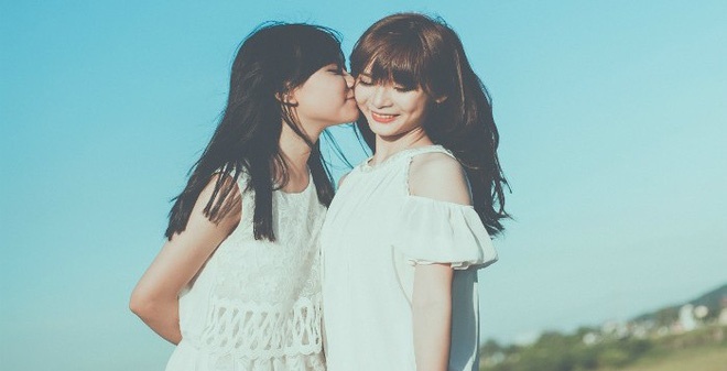 7 buoc co ban giup dong tinh nu cong khai tinh cam voi co ban than