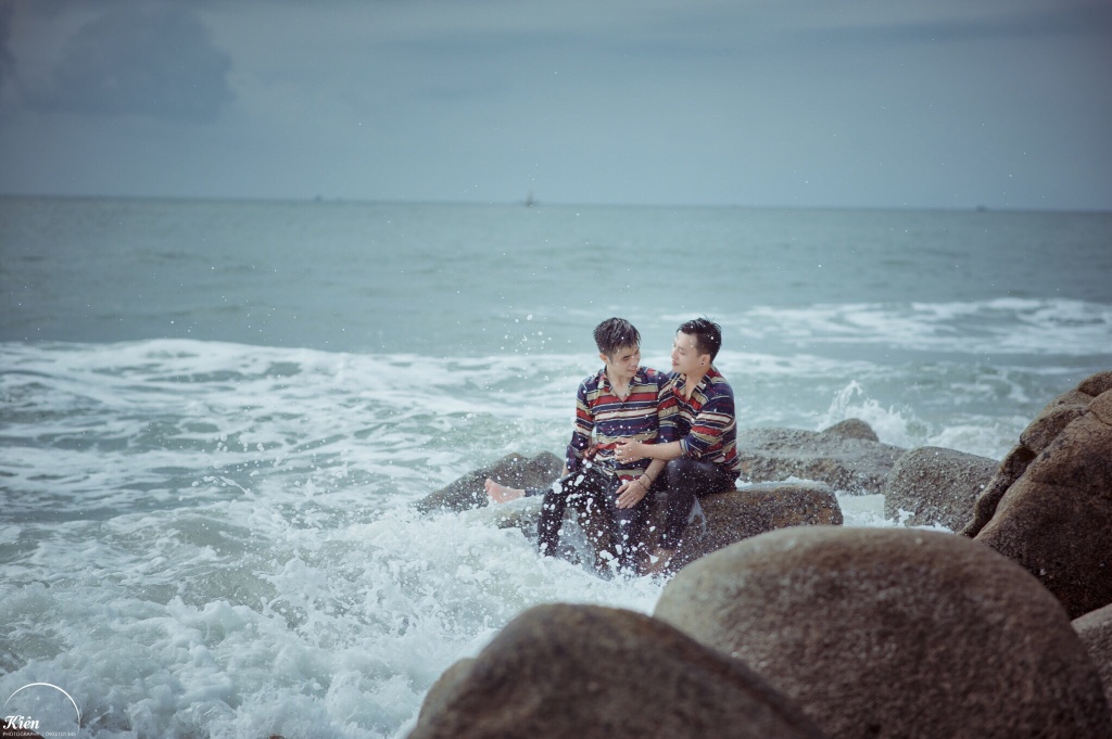 cap doi dong tinh nam tinh tu trong bo anh ky niem 4 nam yeu nhau
