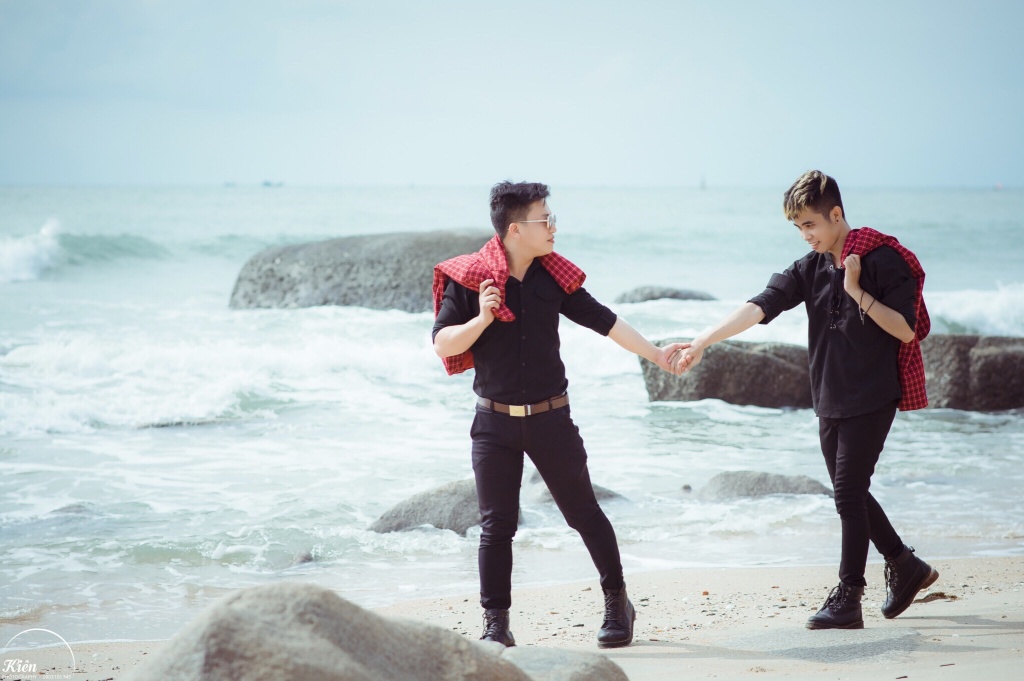 Cặp đôi đồng tính nam tình tứ trong bộ ảnh kỷ niệm 4 năm yêu nhau cap doi dong tinh nam tinh tu trong bo anh ky niem 4 nam yeu nhau