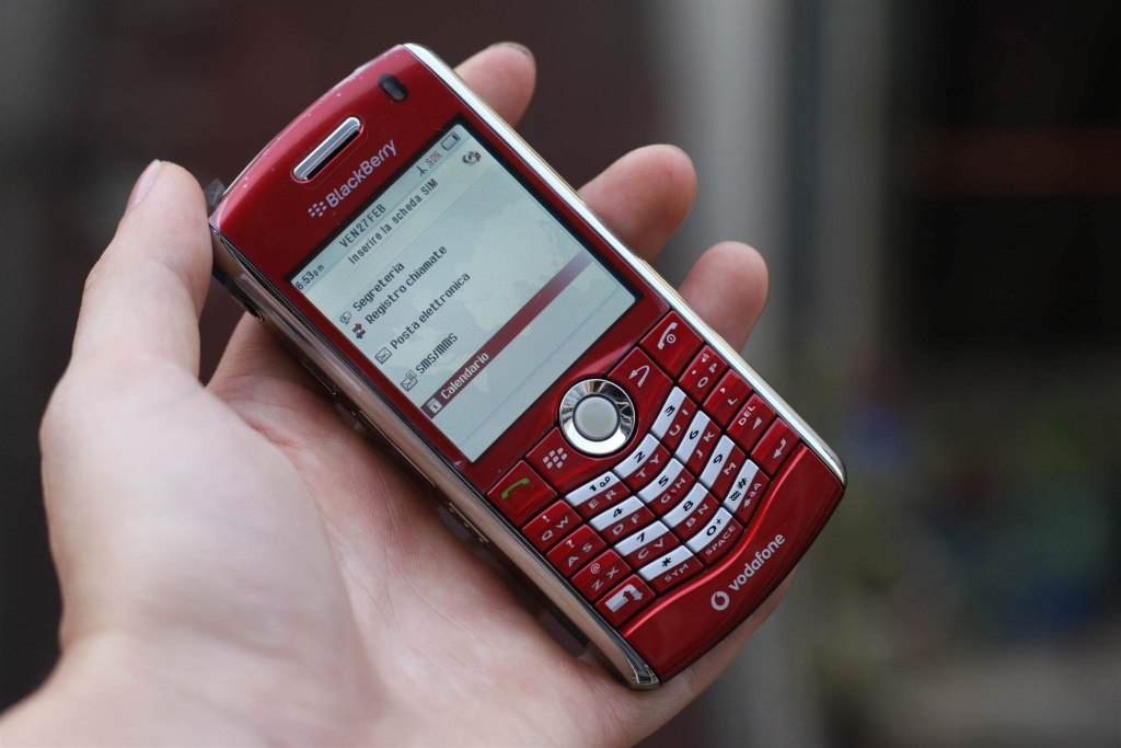 nhung smartphone blackberry man hinh mau dang de suu tap