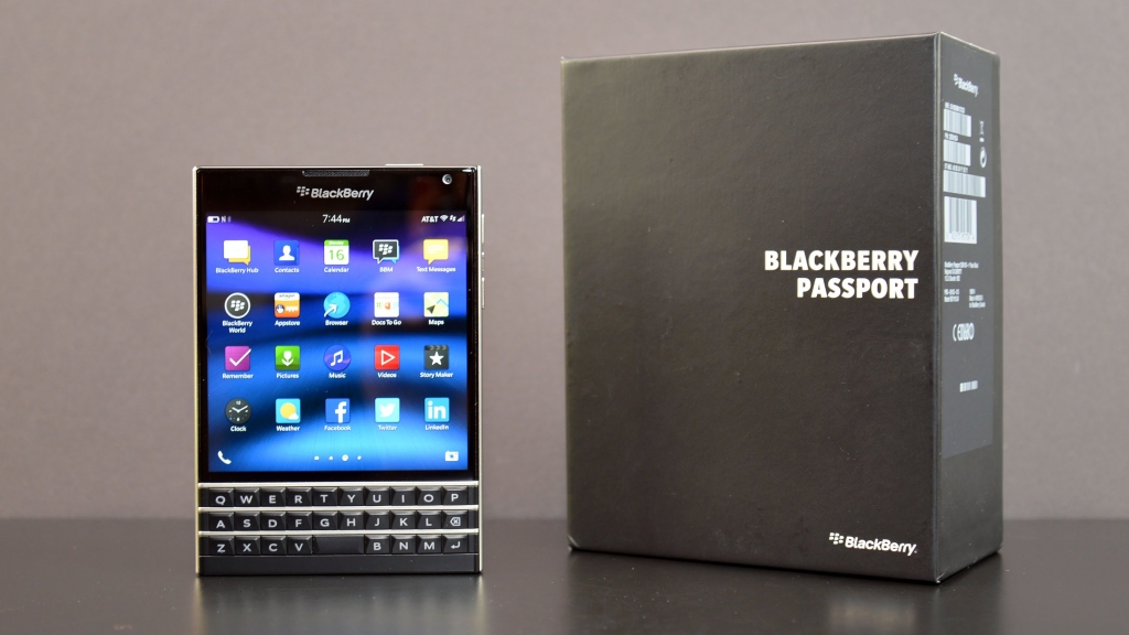 nhung smartphone blackberry man hinh mau dang de suu tap