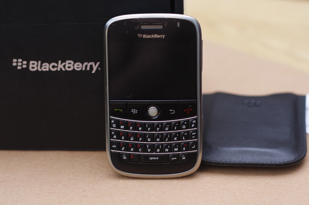 nhung smartphone blackberry man hinh mau dang de suu tap