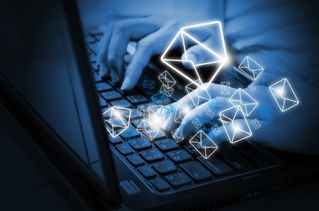 vo xam nhap tai khoan email cua chong va phat hien su that dong troi