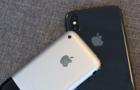 khach hang to bi apple store lua dao khi thay pin iphone