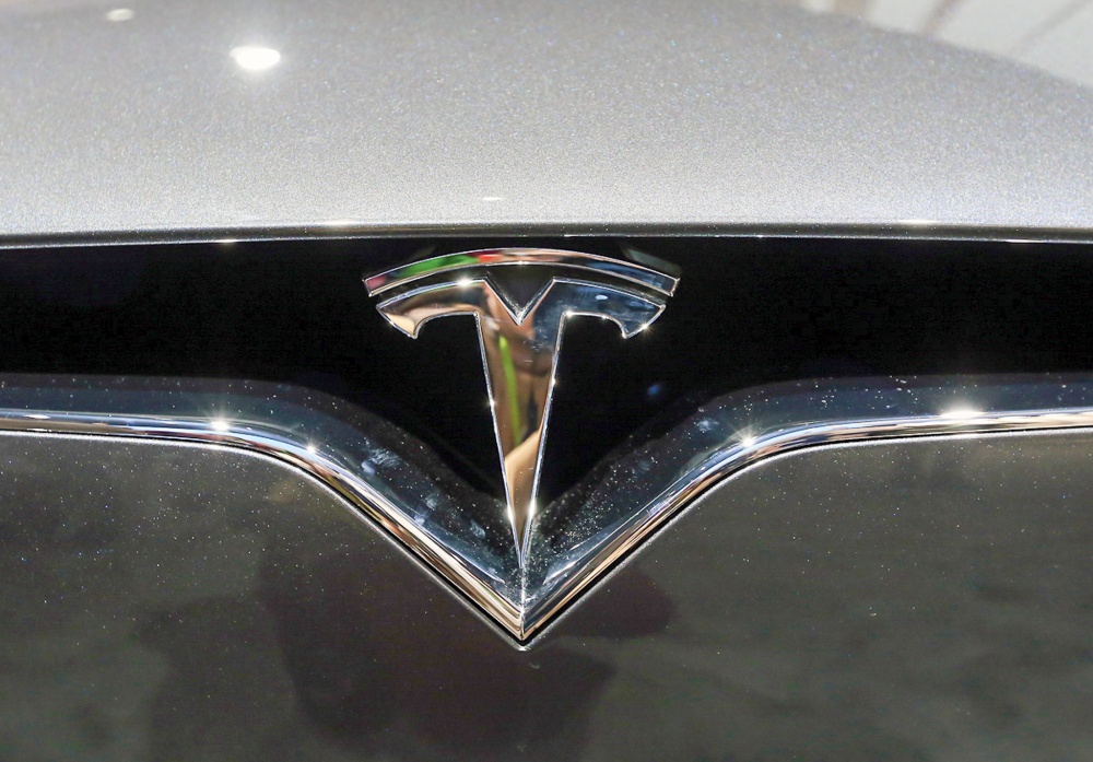 can canh suv an toan nhat the gioi tesla model x tai trien lam ces 2018