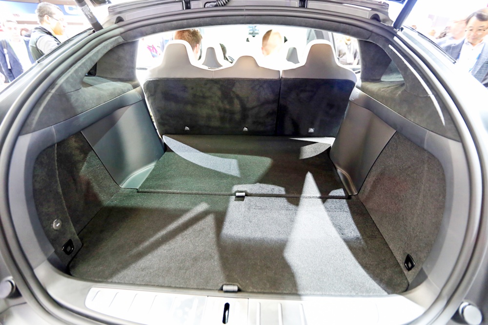 can canh suv an toan nhat the gioi tesla model x tai trien lam ces 2018