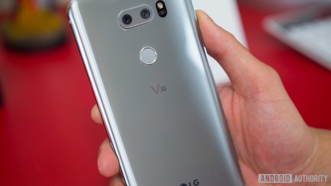 ceo lg chung toi se ra smartphone moi khi can thiet chu khong phai vi canh tranh voi doi thu