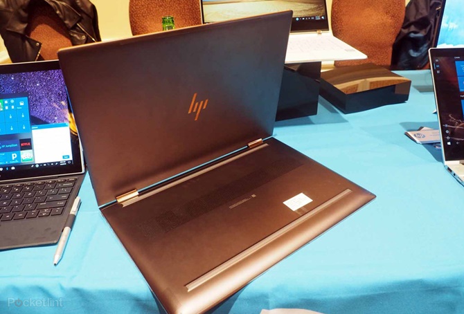 so sanh 2 laptop chuyen doi an tuong nhat ces 2018