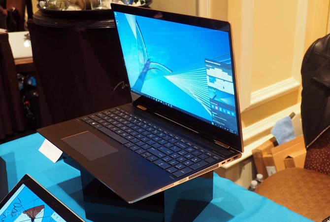 so sanh 2 laptop chuyen doi an tuong nhat ces 2018