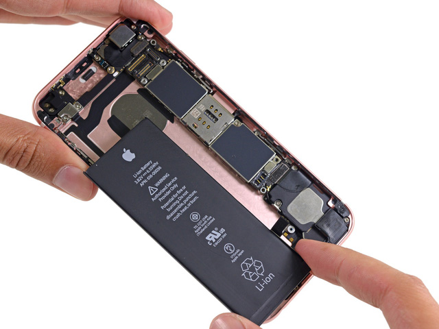bo cong thuong vao cuoc vu apple lam cham iphone