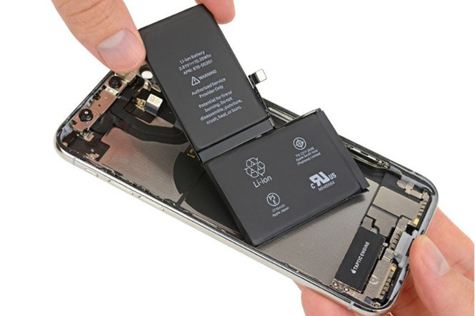 lg se cung cap pin dung luong lon cho iphone xs va xs plus