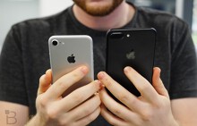 Apple lập kỷ lục bán iPhone, tăng trưởng trở lại