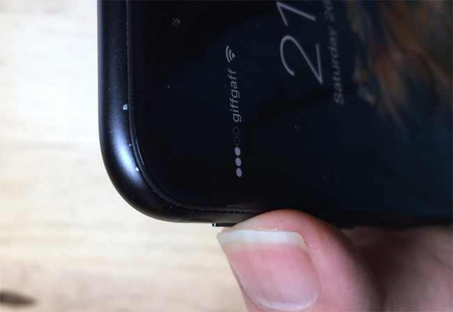 nhieu nguoi dung than phien iphone 7 den mo rat de troc son