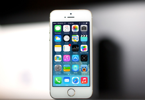 iphone 5s hang xach tay giam gia manh xuong duoi muc 3 trieu dong