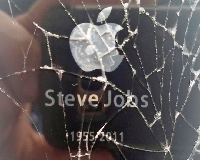 iphone 4s vo kinh gia 150000 usd tren ebay