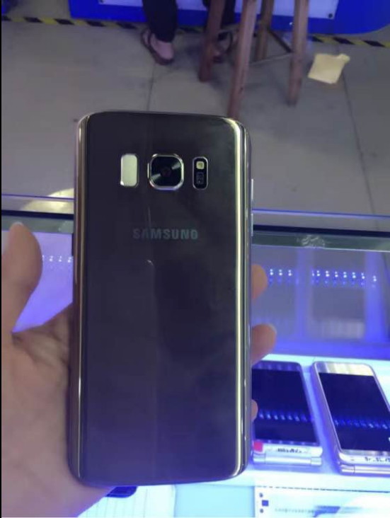 chua ra mat galaxy s8 da bi nhai trang tron tai trung quoc