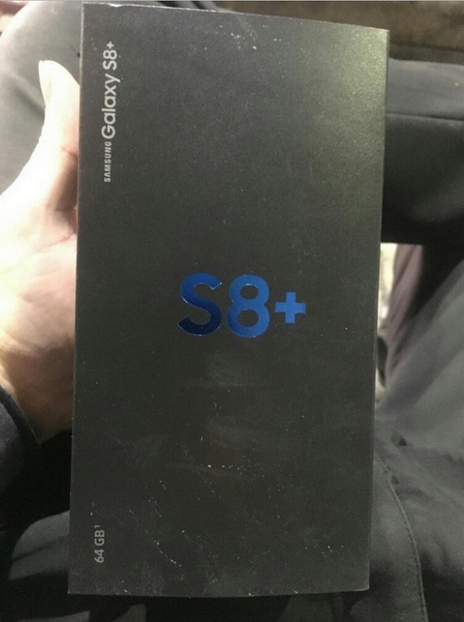 lo anh hop dung va pin du phong cho galaxy s8