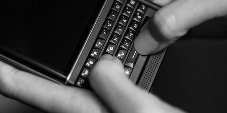 5 thu facebook da chom chia tu blackberry theo tiet lo tu chinh blackberry