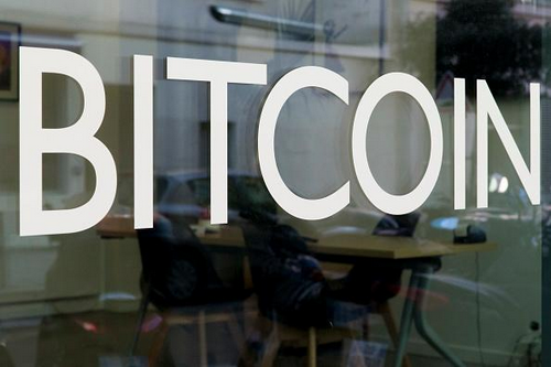 dung may tinh cua co quan de dao bitcoin