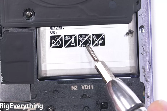 pin cua galaxy s8 co bieu tuong cam cho do ban no co y nghia gi