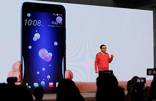 htc ra mat smartphone u11 vo doi mau cam ung canh vien
