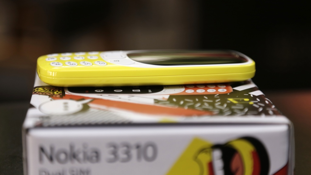 dap hop nokia 3310 moi hoai co nhung thieu chat 3310