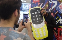 thu nghiem tha nokia 3310 2017 roi tu tang 4 van nguyen ven dung tot