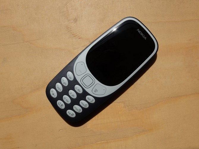 Người dùng Anh hào hứng ngày đầu Nokia 3310 được bán nguoi dung anh hao hung ngay dau nokia 3310 phien ban moi duoc ban