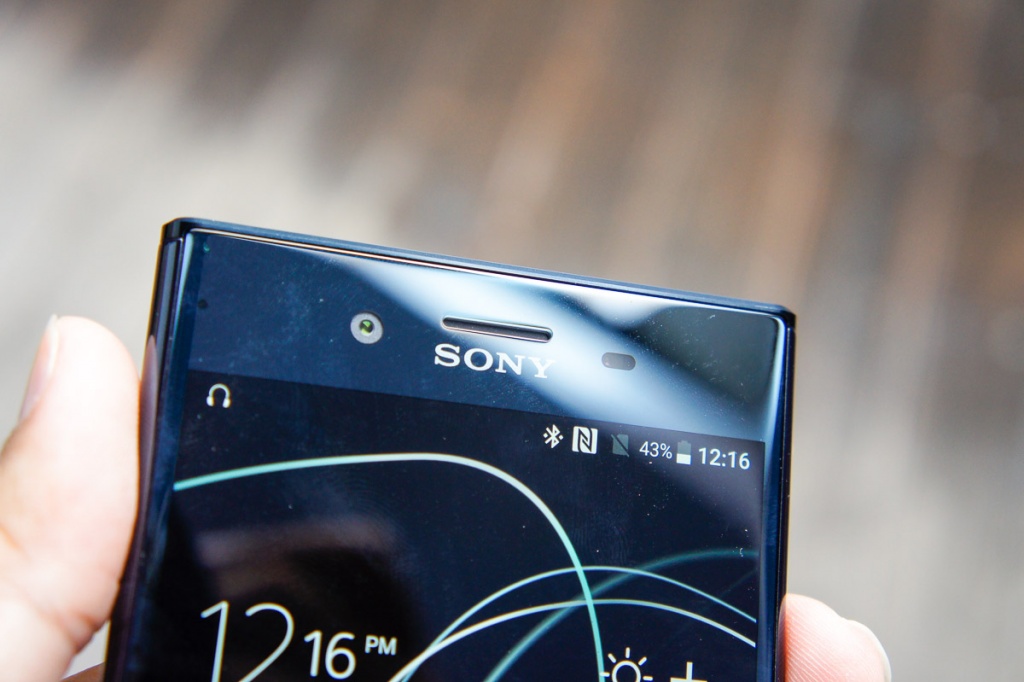 sony xperia xz premium chinh hang ra mat gia bang galaxy s8