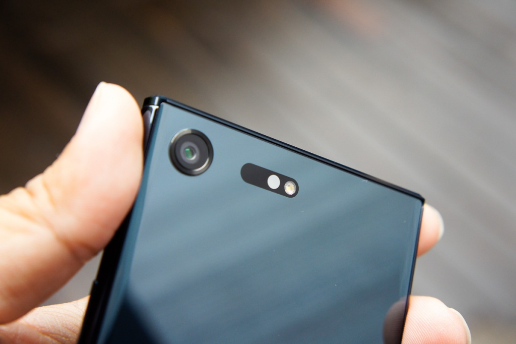 sony xperia xz premium chinh hang ra mat gia bang galaxy s8