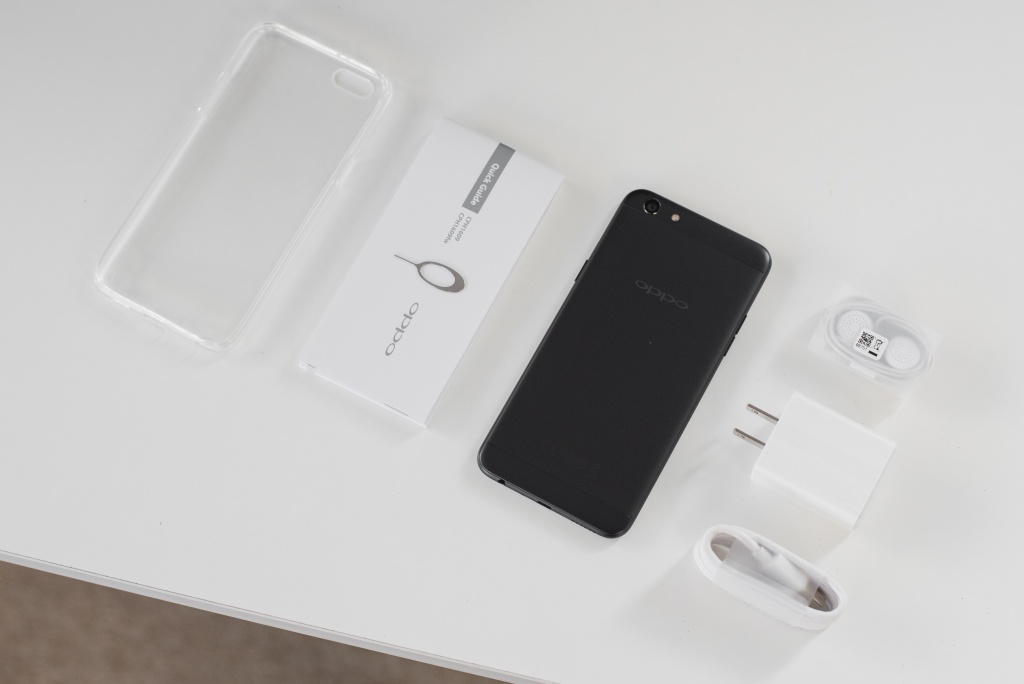oppo f3 mau den nham len ke gia khong doi