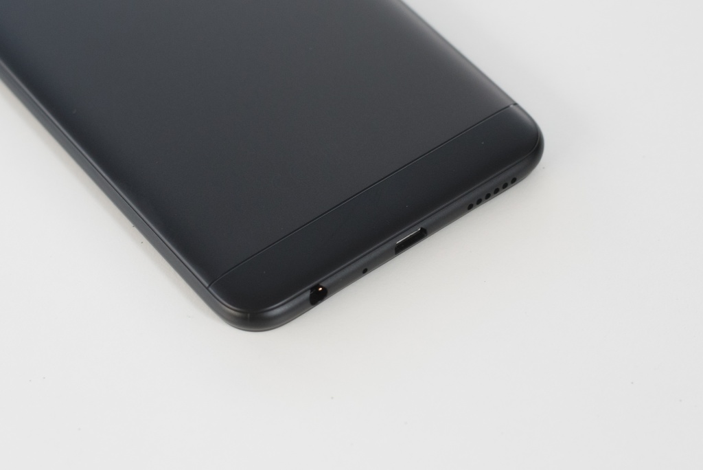 oppo f3 mau den nham len ke gia khong doi