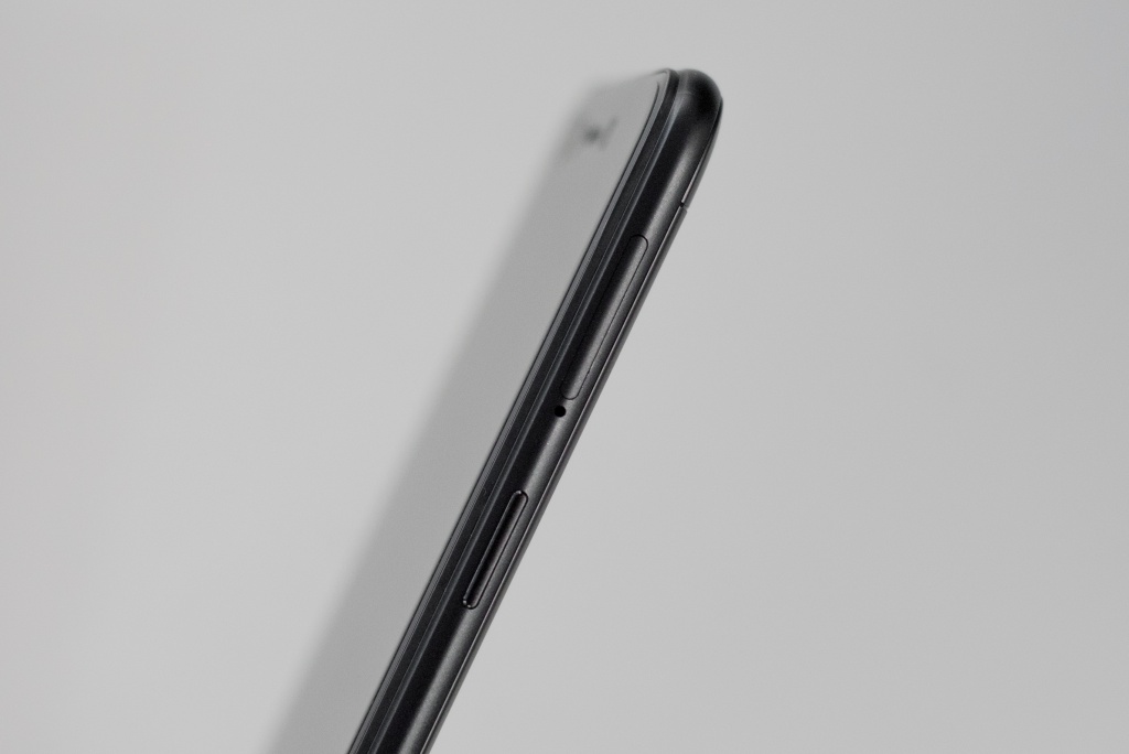 oppo f3 mau den nham len ke gia khong doi