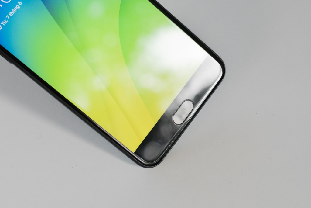 oppo f3 mau den nham len ke gia khong doi