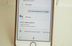 Người dùng iPhone 2017 có thể chọn Google Assistant làm trợ lý mặc định thay Siri