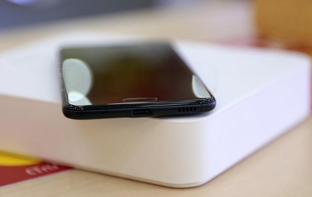 can canh smartphone tam trung mat gia nhanh nhat thi truong