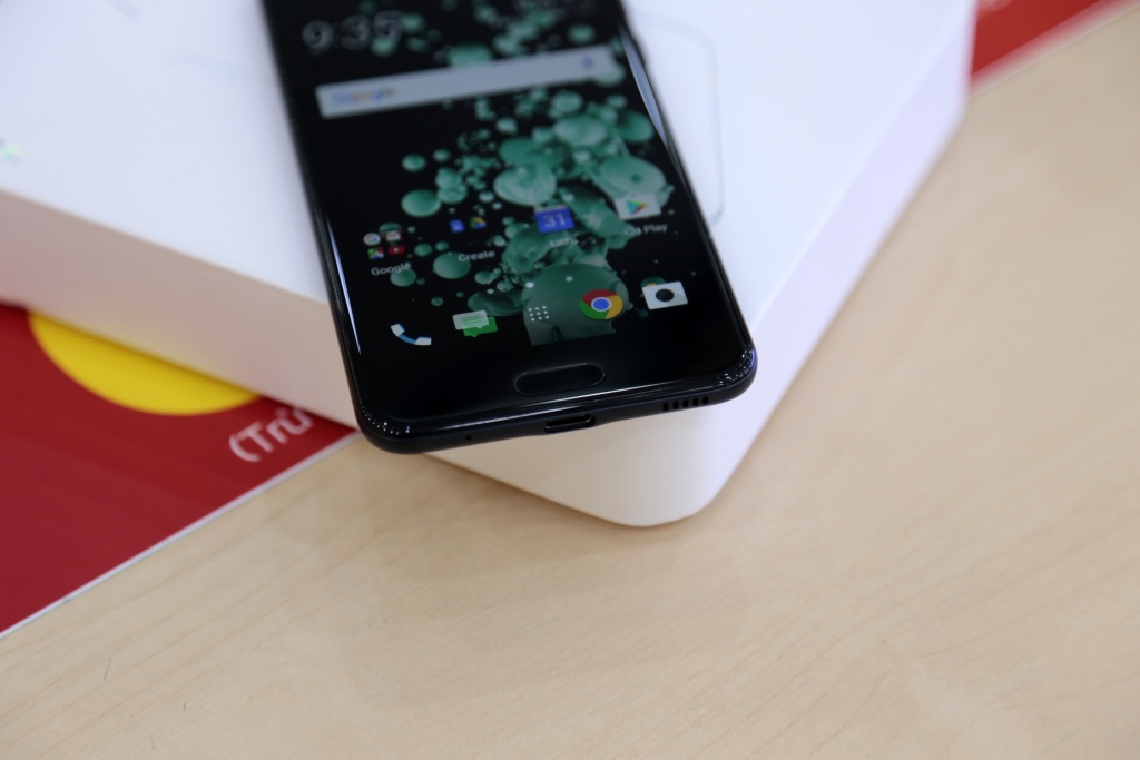 can canh smartphone tam trung mat gia nhanh nhat thi truong