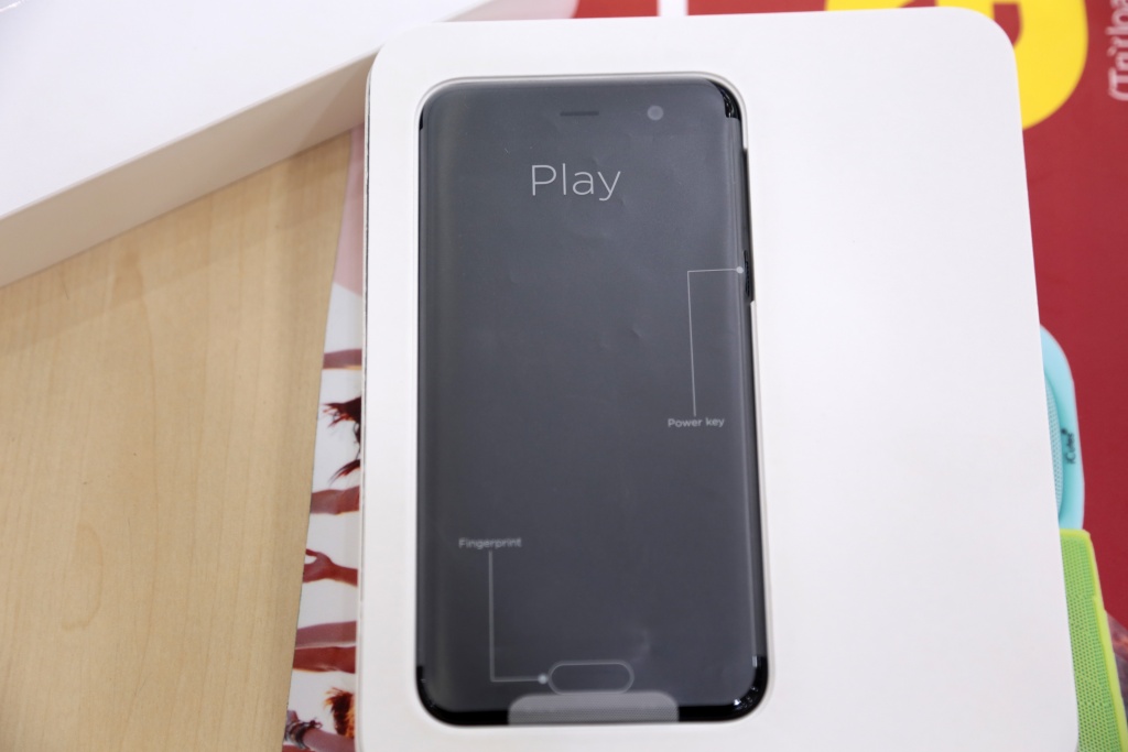 can canh smartphone tam trung mat gia nhanh nhat thi truong