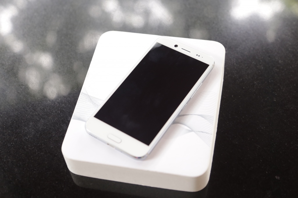 htc 10 evo smartphone tam trung mang cau hinh khung