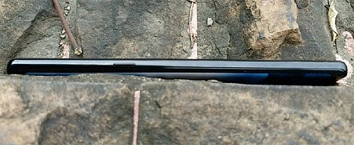 galaxy note 8 lo anh voi cam bien van tay o mat lung