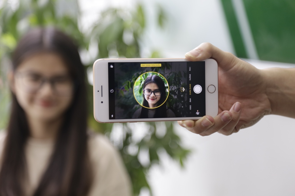 camera tren iphone 8 plus chat luong cao nhung anh chan dung chua on dinh