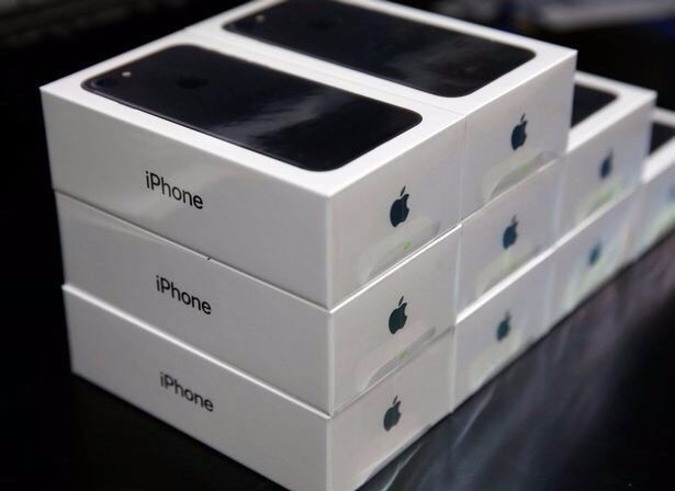 apple mat trom 100 may iphone ngay cua store tri gia hon 58000 usd