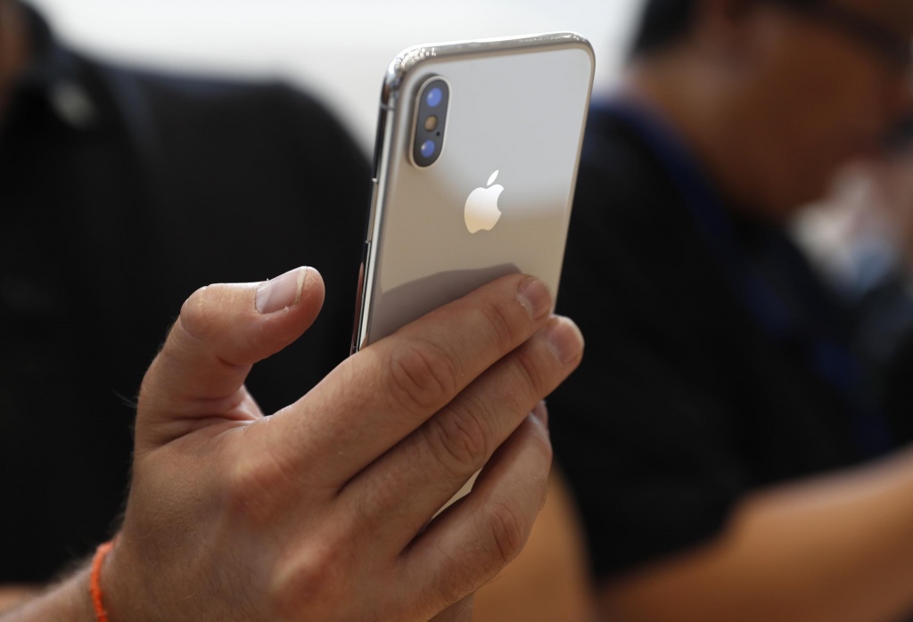 hon 46000 may iphone x da xuat xuong san sang ra thi truong